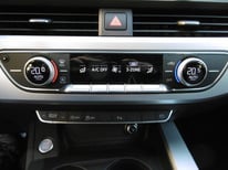 AUDI A4 DUNKEL BLAU