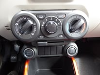SUZUKI IGNIS SCHWARZ 2WD 6540