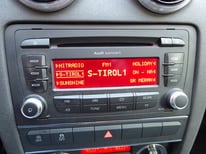AUDI A3 1,6 TDI SCHWARZ EJ804NN