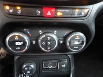 JEEP RENEGADE SCHWARZ GJ875KC