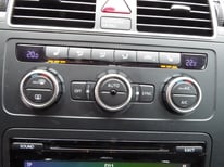 VW TOURAN SILBER 7310