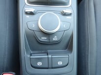 AUDI Q2 GRAU FR527MJ