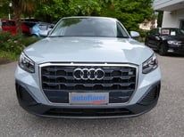 AUDI Q2 1,5 BENZ GRAU GC278AT