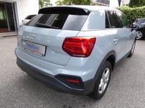 AUDI Q2 1,5 BENZ GRAU GC278AT