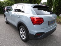 AUDI Q2 1,5 BENZ GRAU GC278AT