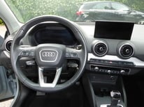 AUDI Q2 1,5 BENZ GRAU GC278AT