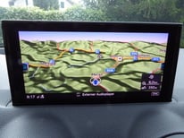 AUDI Q2 1,5 BENZ GRAU GC278AT