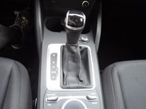 AUDI Q2 1,5 BENZ GRAU GC278AT