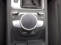 AUDI Q2 1,5 BENZ GRAU GC278AT