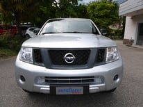 NISSAN NAVARA SILBER