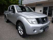 NISSAN NAVARA SILBER
