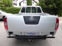 NISSAN NAVARA SILBER