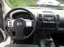 NISSAN NAVARA SILBER