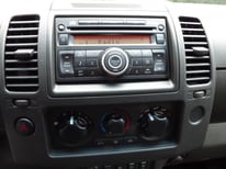 NISSAN NAVARA SILBER