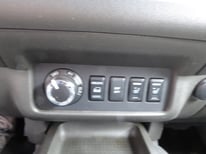 NISSAN NAVARA SILBER