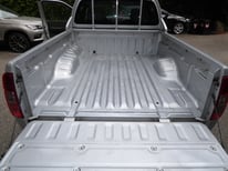 NISSAN NAVARA SILBER