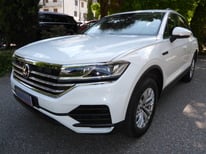 VW TOUAREG WEISS GC889JX
