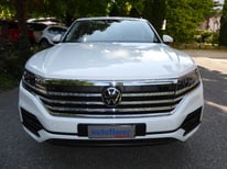 VW TOUAREG WEISS GC889JX