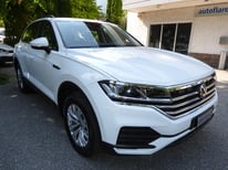 VW TOUAREG WEISS GC889JX