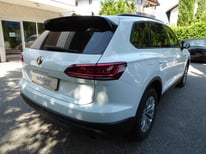 VW TOUAREG WEISS GC889JX