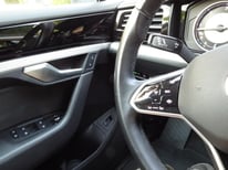 VW TOUAREG WEISS GC889JX