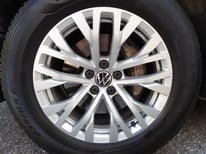 VW TOUAREG WEISS GC889JX