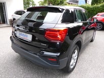 AUDI Q2 SCHWARZ GE062SS