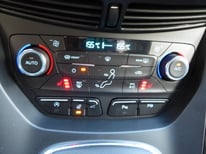 FORD KUGA GRAU 0519