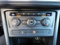 VW TOURAN SCHWARZ NEU 0403
