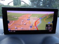 AUDI Q2 WEISS GL643FC