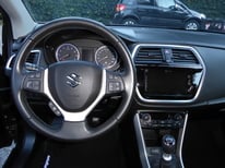 SUZUKI S CROSS SCHWARZ 7289