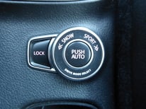 SUZUKI S CROSS SCHWARZ 7289