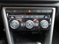 VW T-ROC BENZ GRAU GG988RN