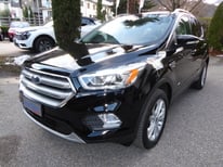 FORD KUGA SCHWARZ 6857