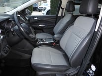 FORD KUGA SCHWARZ 6857