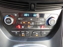 FORD KUGA SCHWARZ 6857