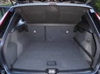 VOLVO XC40 SCHWARZ GC069YS