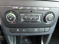 SKODA YETI WEISS 0883