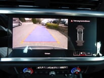 AUDI Q3 WEISS GX053JG