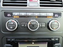 VW TOURAN 2,0TDI SILBER 8938