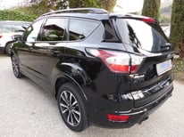 FORD KUGA SCHWARZ 5611
