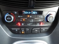 FORD KUGA SCHWARZ 5611