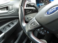 FORD KUGA SCHWARZ 5611