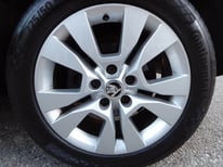 SKODA YETI SCHWARZ 9314