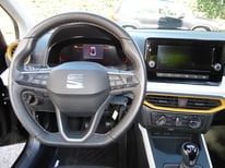 SEAT ARONA SCHWARZ GS870JX
