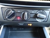 SEAT ARONA SCHWARZ GS870JX