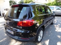 VW TIGUAN SCHWARZ 8201