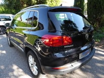 VW TIGUAN SCHWARZ 8201