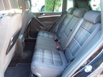 VW TIGUAN SCHWARZ 8201