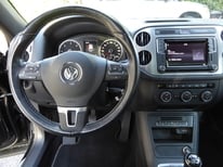 VW TIGUAN SCHWARZ 8201